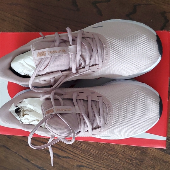 Nwt Nike sneakers size 9 - Picture 7 of 7